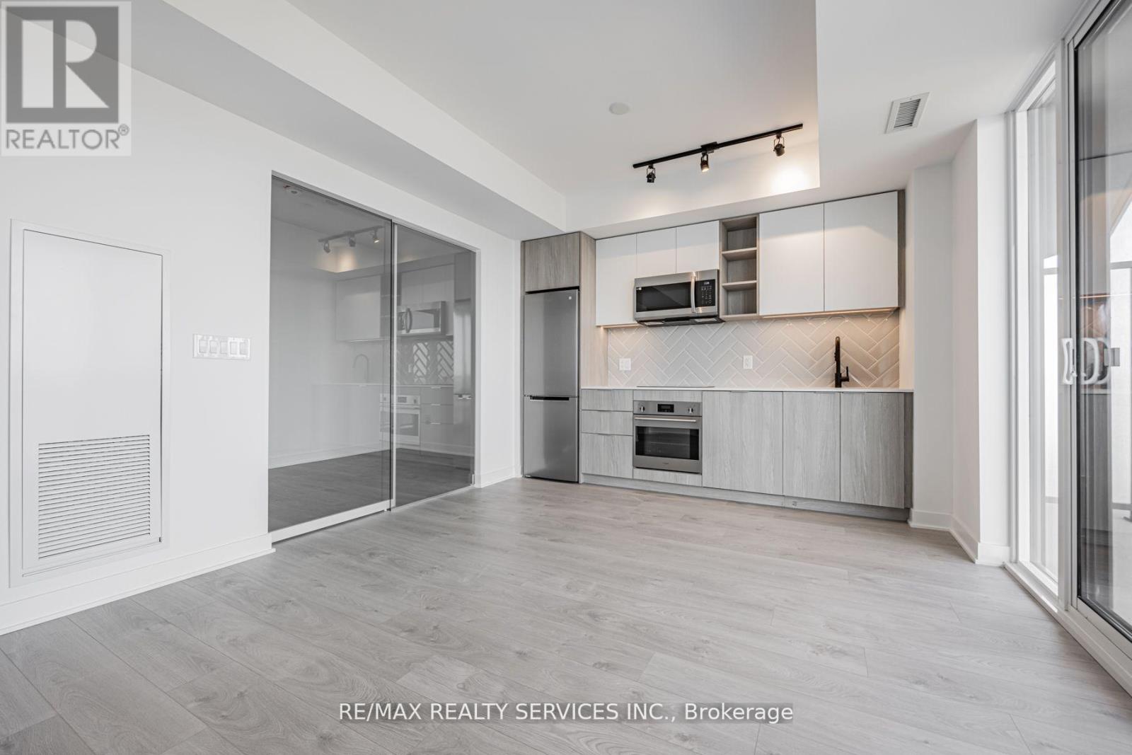 2007 - 36 Zorra Street, Toronto, ON - Indoor Photo Showing Kitchen