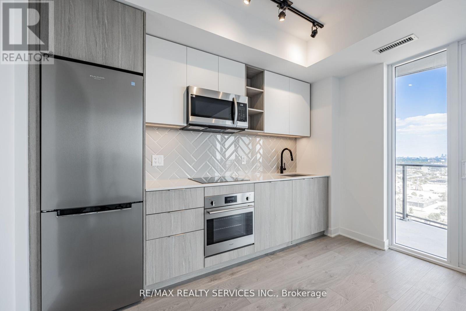 2007 - 36 Zorra Street, Toronto, ON - Indoor Photo Showing Kitchen With Upgraded Kitchen