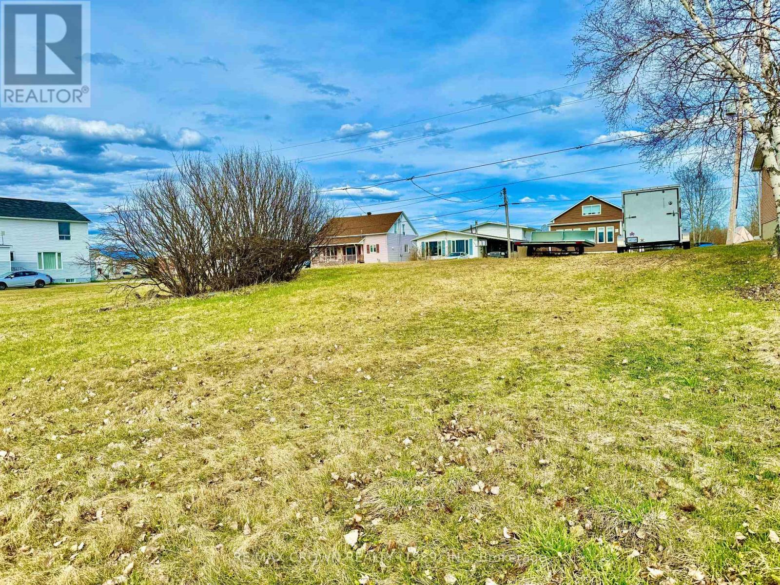 228-232 Ross Road, Smooth Rock Falls (Srf), ON