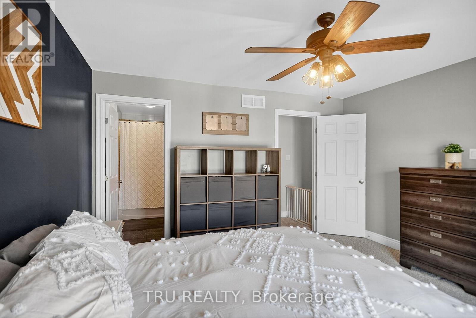 2642 Palings Private, Ottawa, ON - Indoor Photo Showing Bedroom