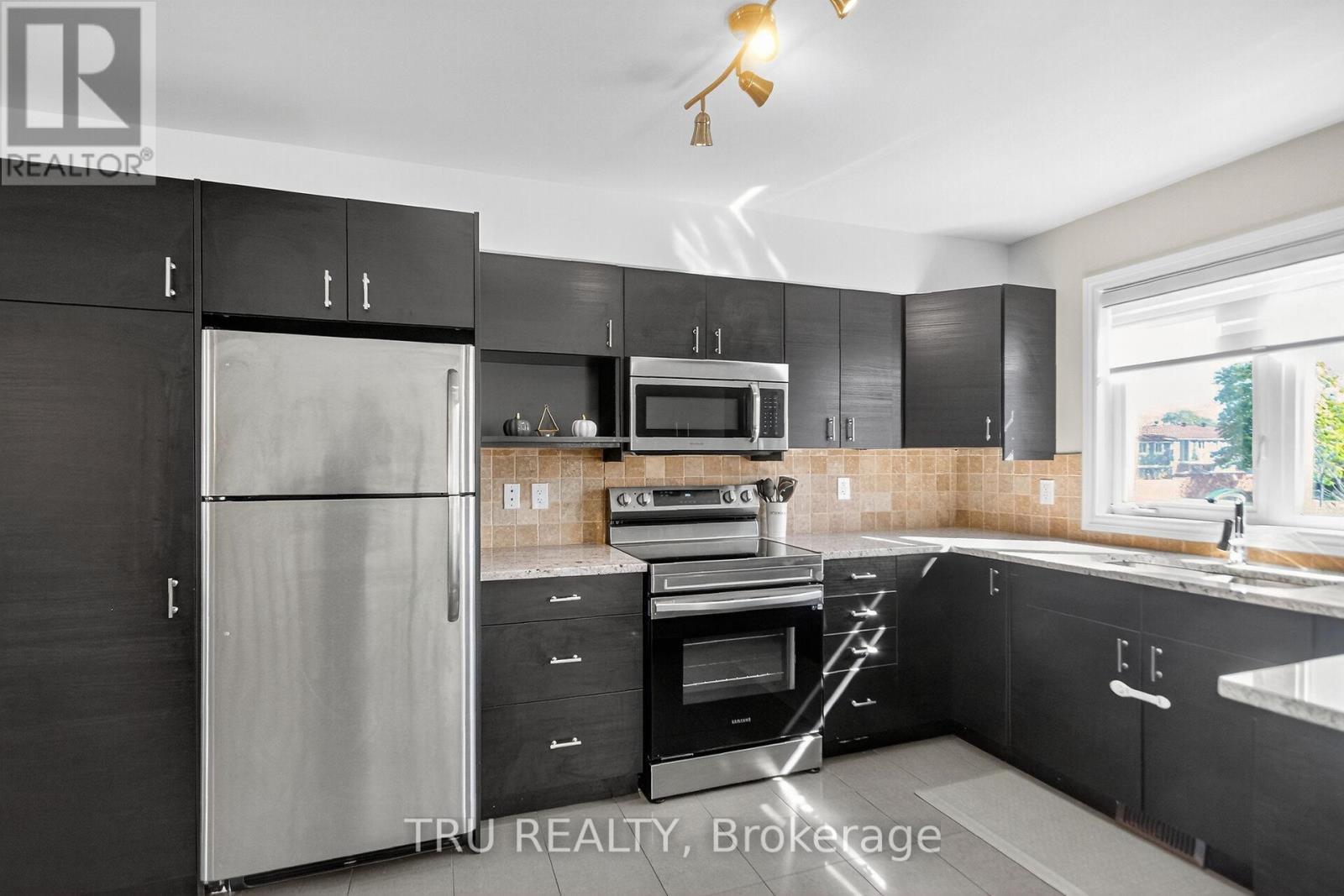 2642 Palings Private, Ottawa, ON - Indoor Photo Showing Kitchen With Stainless Steel Kitchen