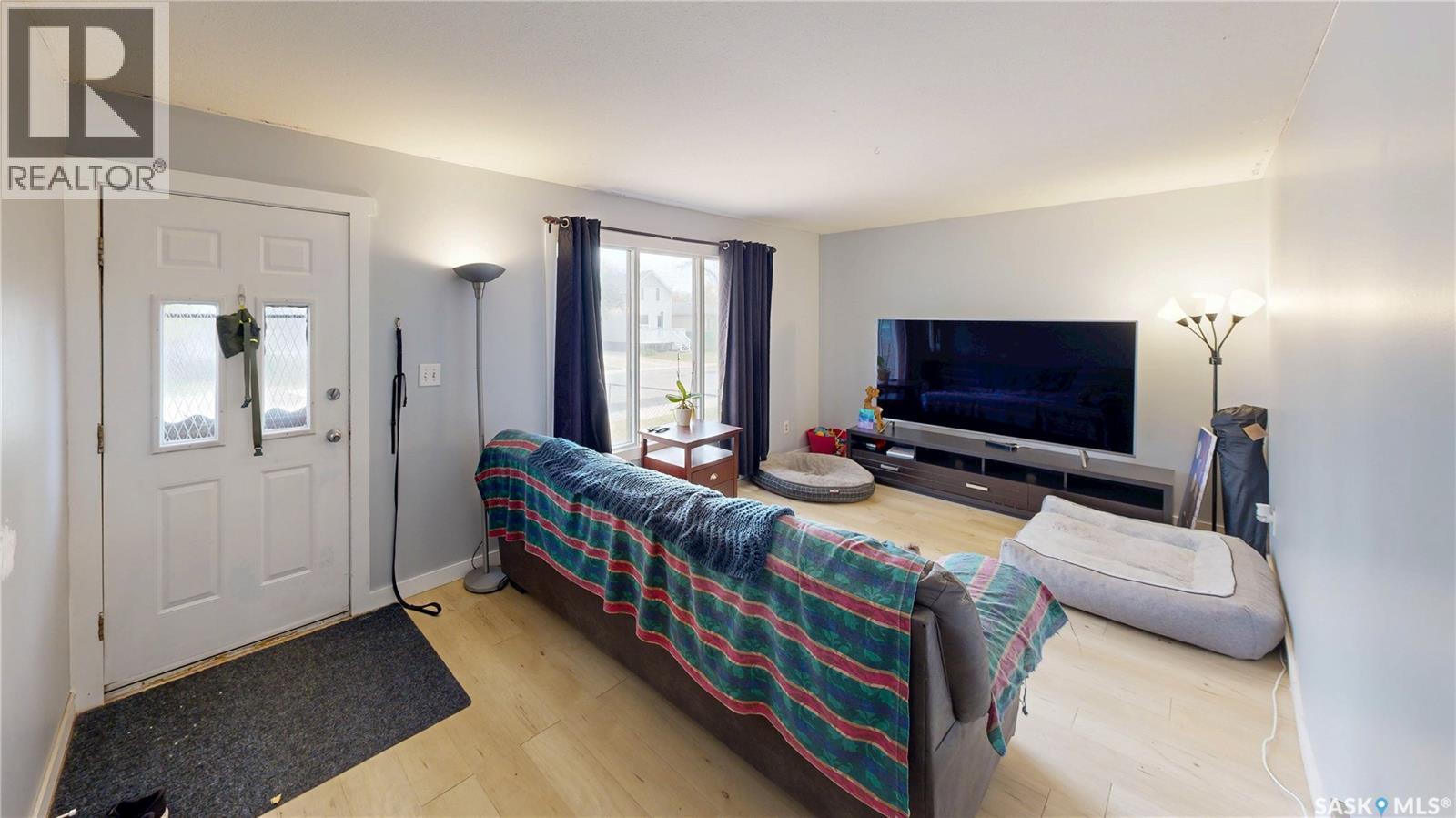 2130 Atkinson Street, Regina, SK - Indoor Photo Showing Living Room