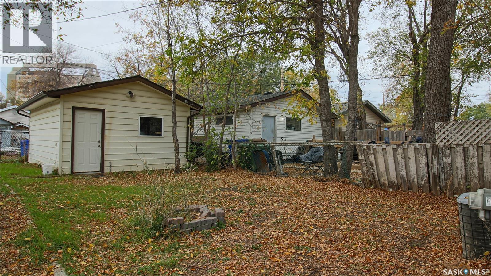 2130 Atkinson Street, Regina, SK - Outdoor