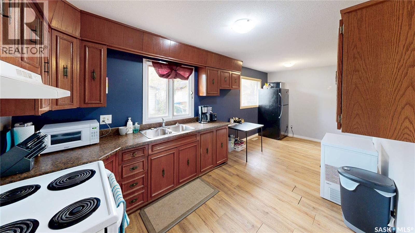 2130 Atkinson Street, Regina, SK - Indoor Photo Showing Kitchen With Double Sink