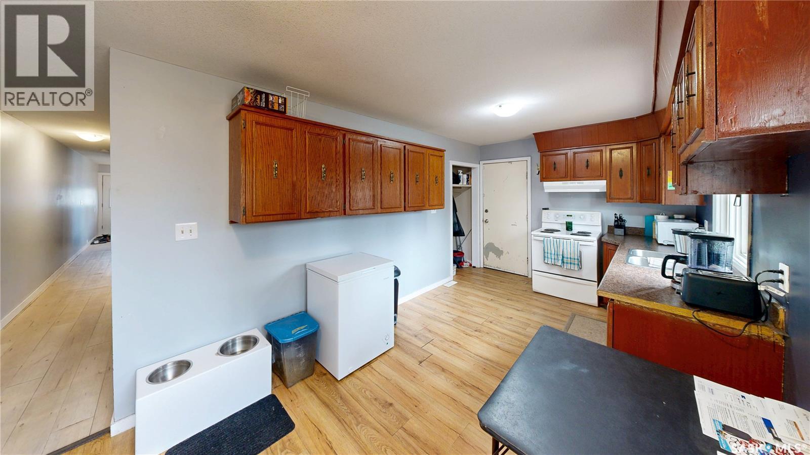 2130 Atkinson Street, Regina, SK - Indoor Photo Showing Kitchen