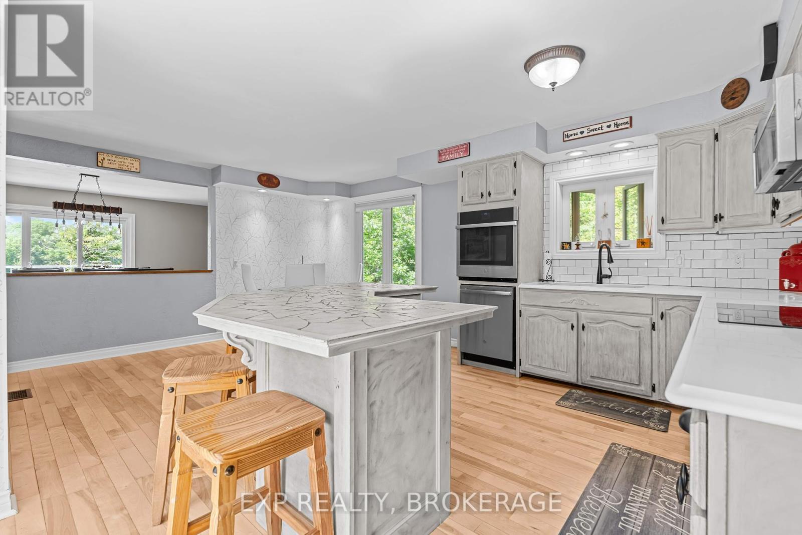 5525 Rideau Road, South Frontenac (Frontenac South), ON - Indoor Photo Showing Kitchen
