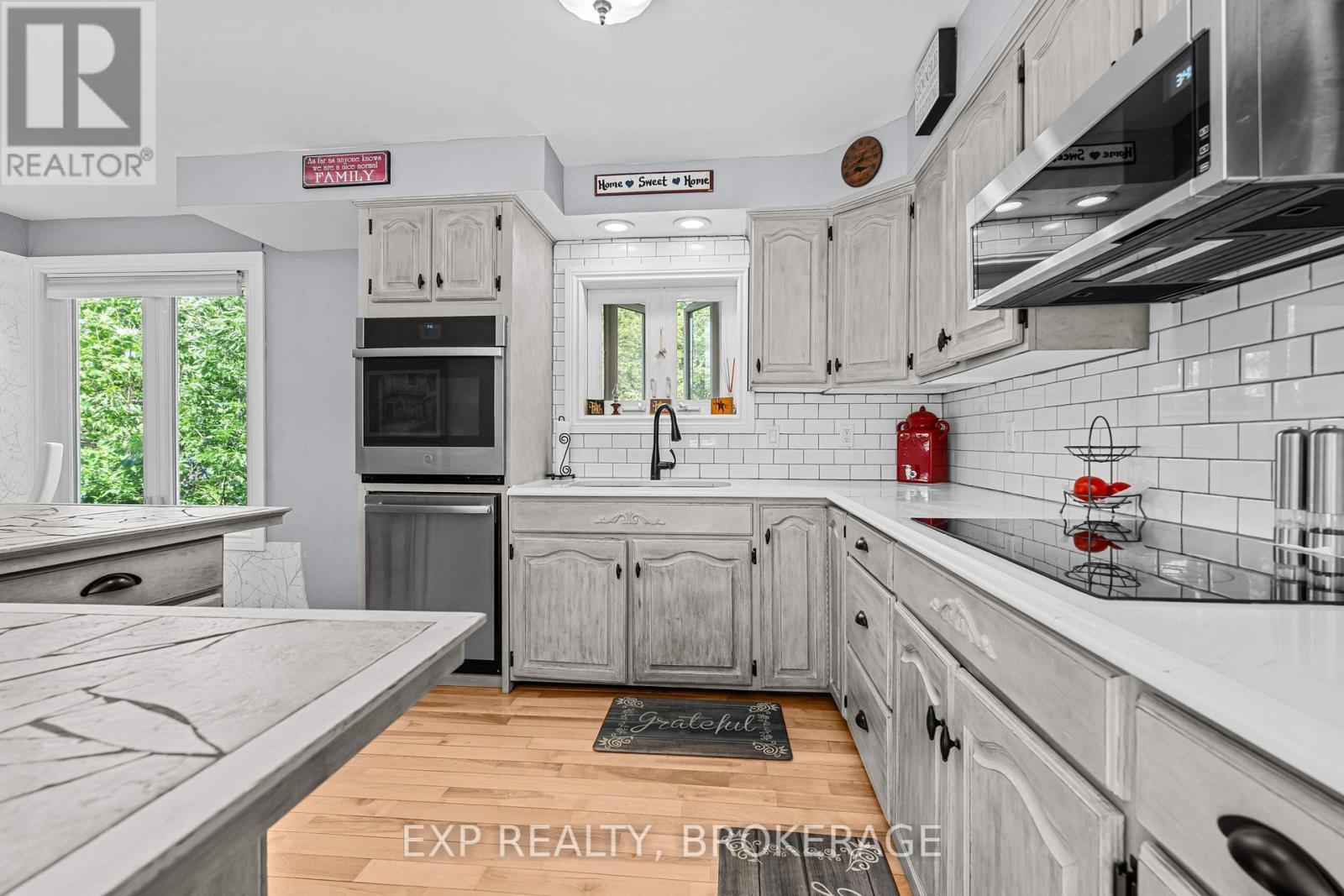 5525 Rideau Road, South Frontenac (Frontenac South), ON - Indoor Photo Showing Kitchen
