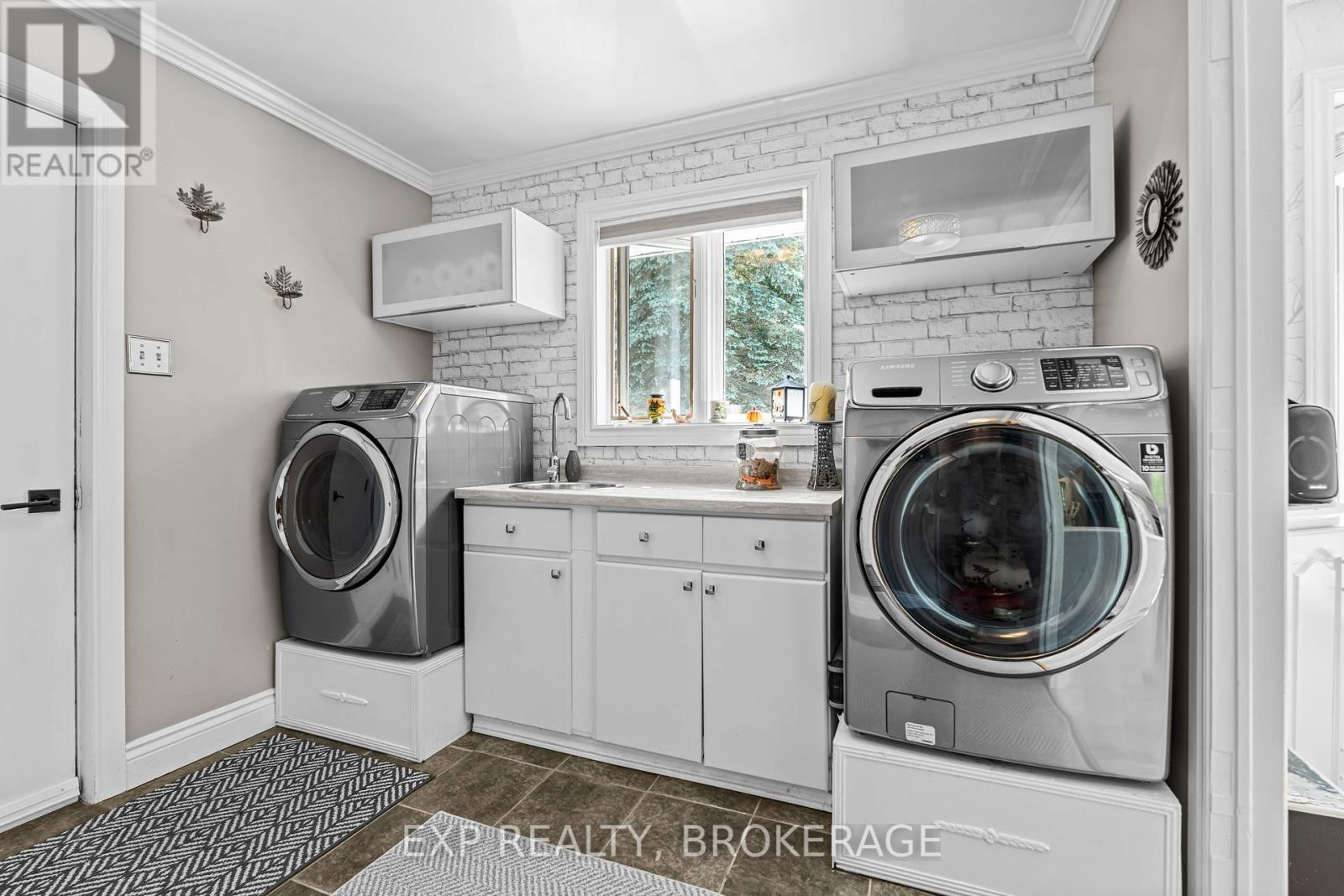 5525 Rideau Road, South Frontenac (Frontenac South), ON - Indoor Photo Showing Laundry Room