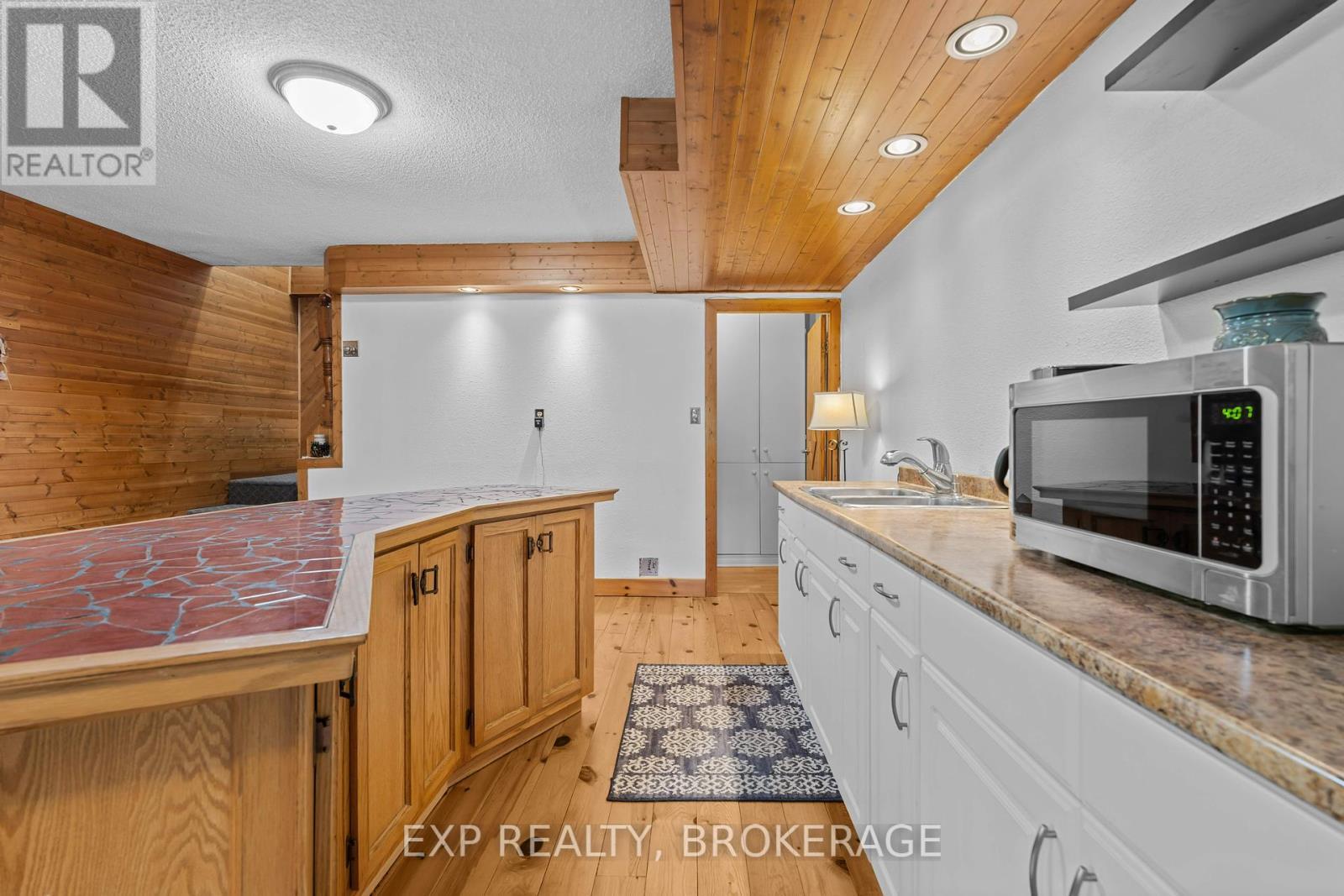 5525 Rideau Road, South Frontenac (Frontenac South), ON - Indoor Photo Showing Kitchen