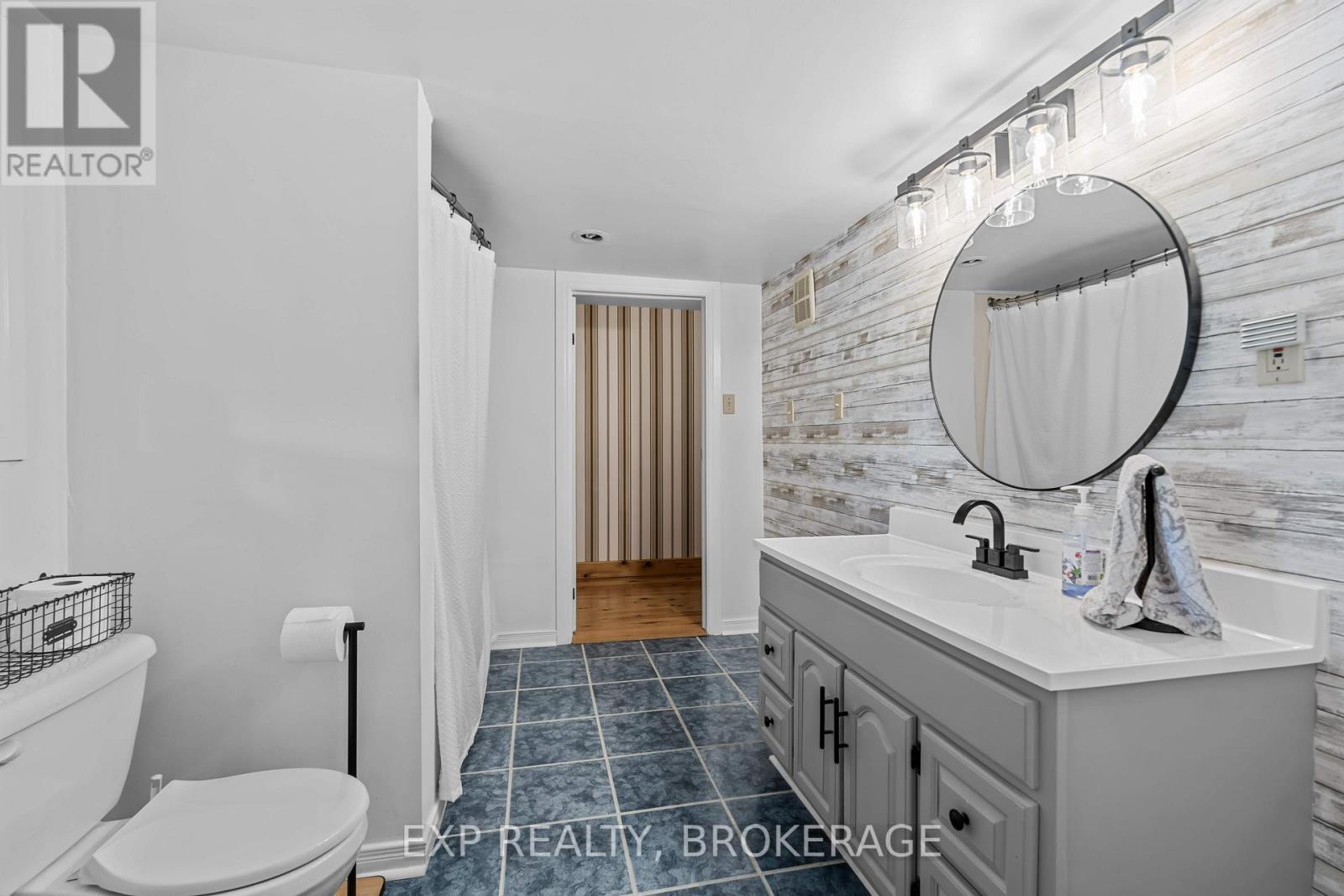 5525 Rideau Road, South Frontenac (Frontenac South), ON - Indoor Photo Showing Bathroom