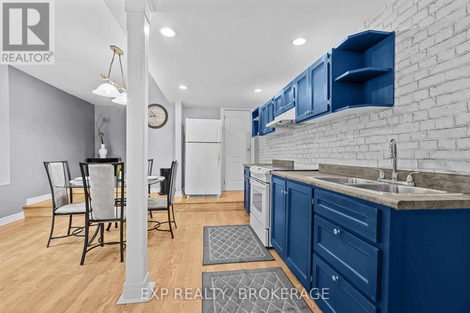 5525 Rideau Road, South Frontenac (Frontenac South), ON - Indoor Photo Showing Kitchen