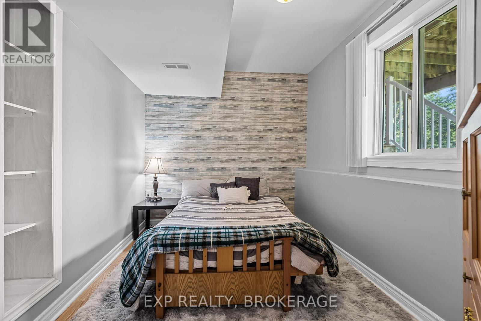 5525 Rideau Road, South Frontenac (Frontenac South), ON - Indoor Photo Showing Bedroom