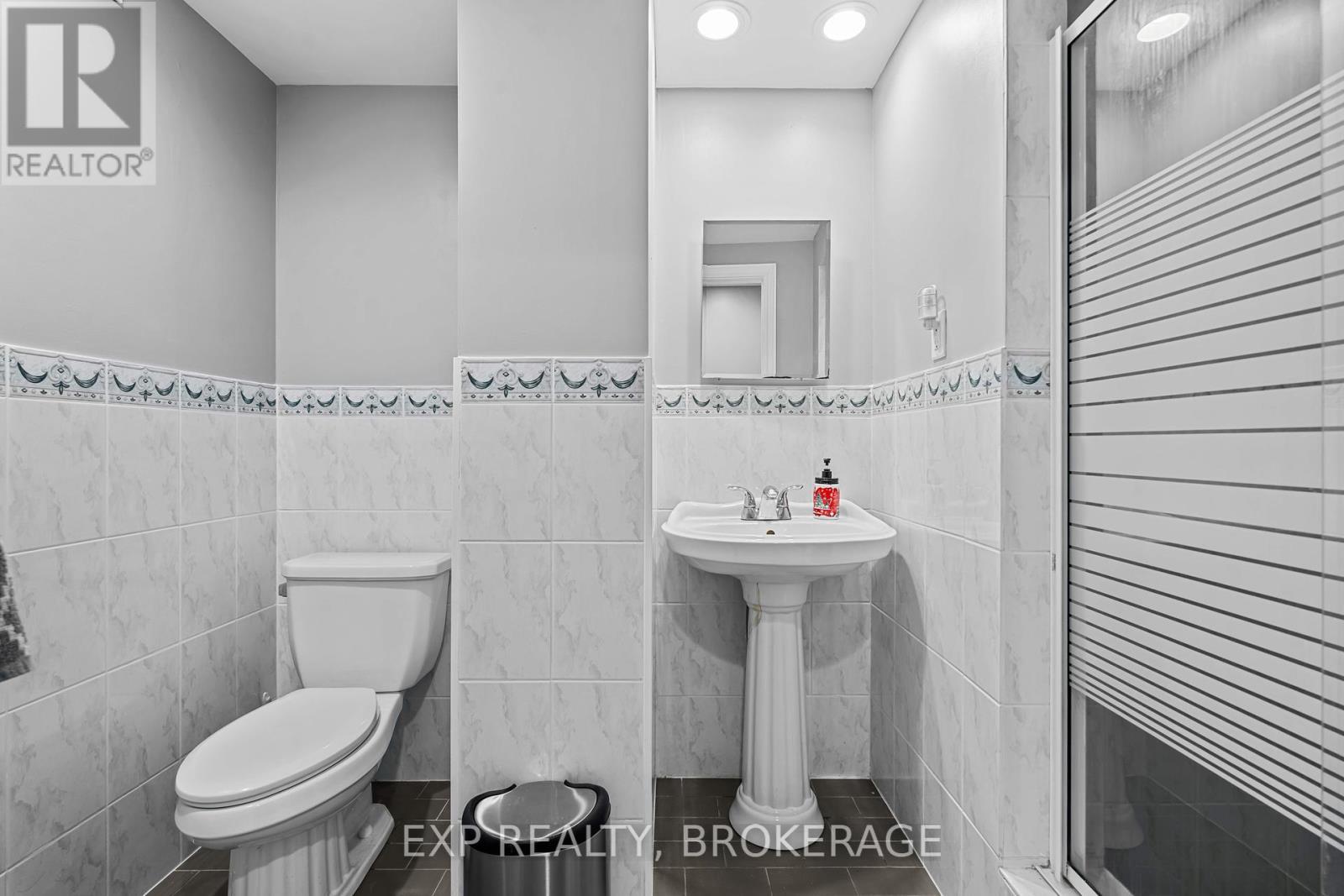 5525 Rideau Road, South Frontenac (Frontenac South), ON - Indoor Photo Showing Bathroom