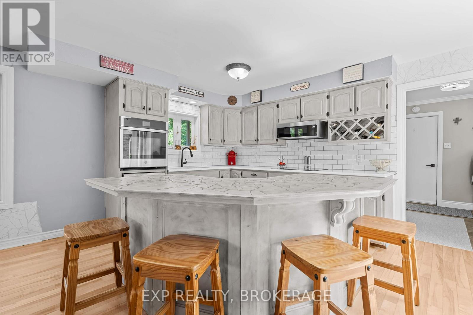 5525 Rideau Road, South Frontenac (Frontenac South), ON - Indoor Photo Showing Kitchen With Upgraded Kitchen