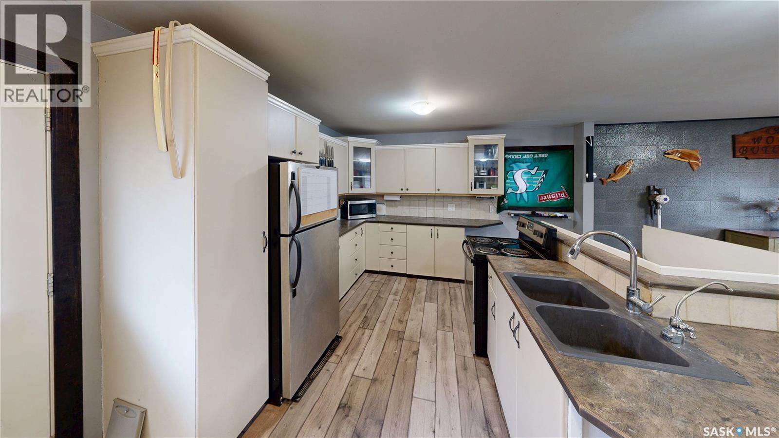 31 Jarvis Street, Qu'Appelle, SK - Indoor Photo Showing Kitchen With Double Sink
