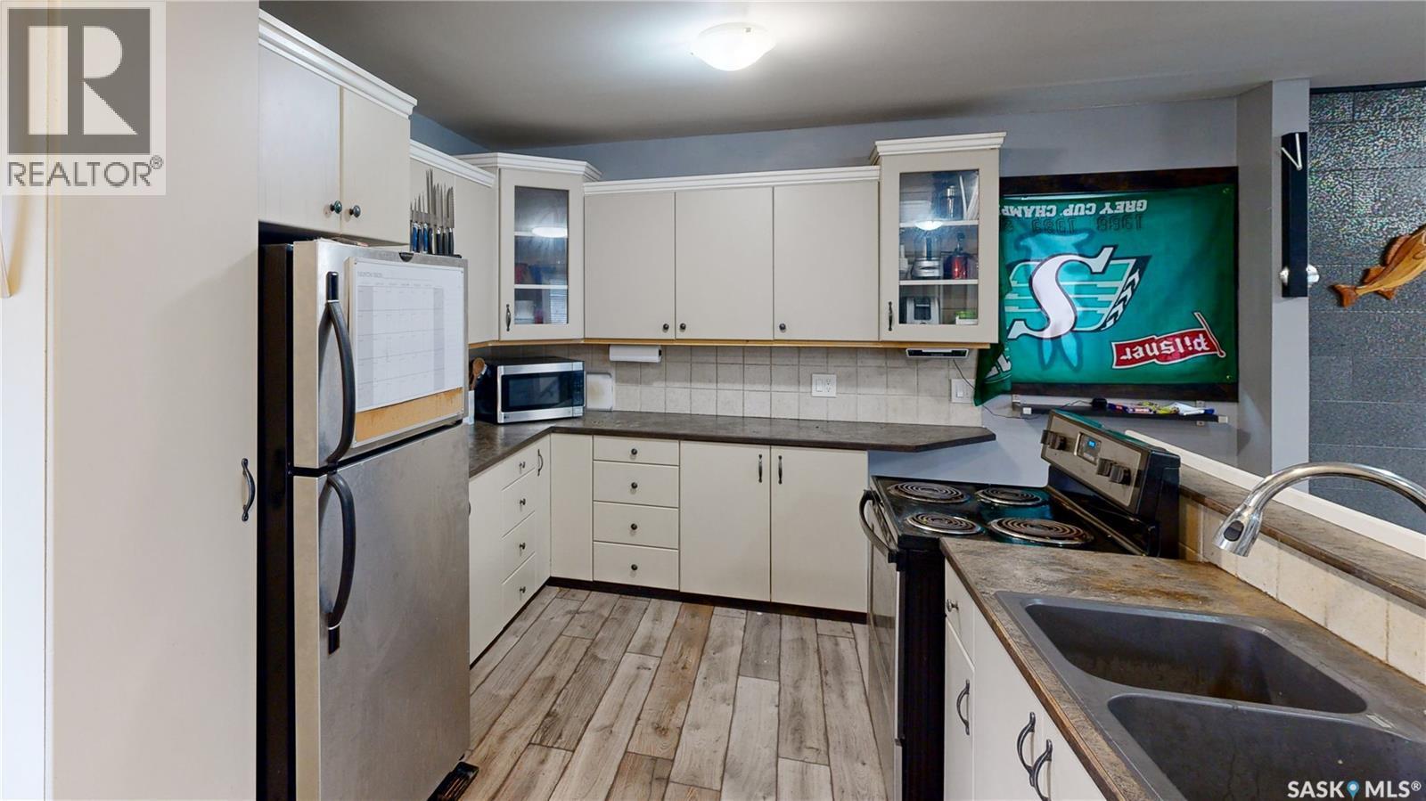 31 Jarvis Street, Qu'Appelle, SK - Indoor Photo Showing Kitchen With Double Sink