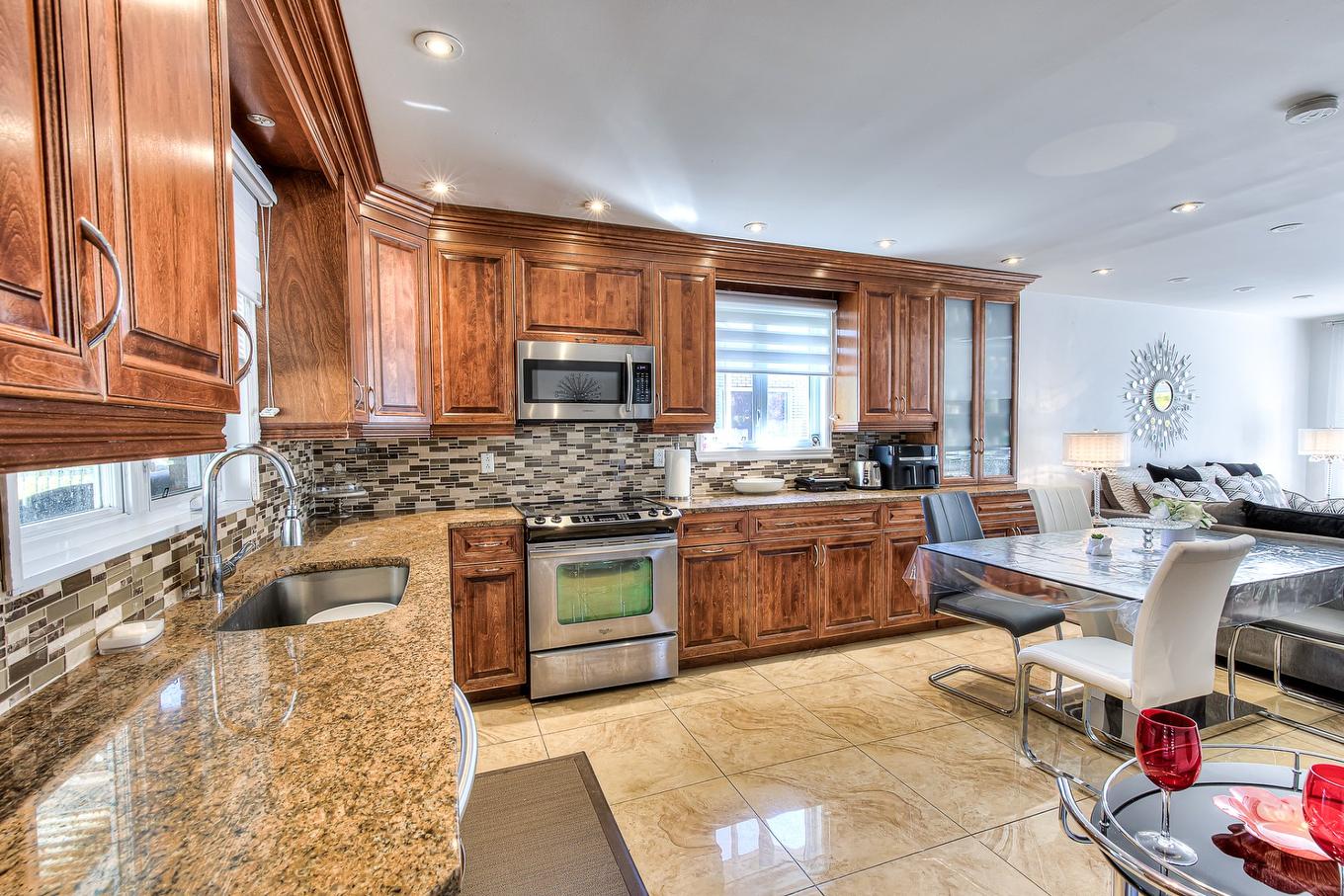 Cuisine - 551 Boul. Goineau, Laval (Pont-Viau), QC - Indoor Photo Showing Kitchen With Upgraded Kitchen