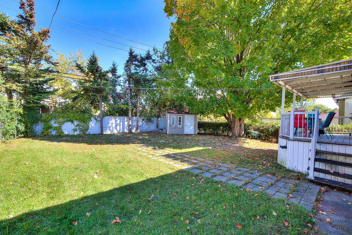 Cour - 551 Boul. Goineau, Laval (Pont-Viau), QC - Outdoor