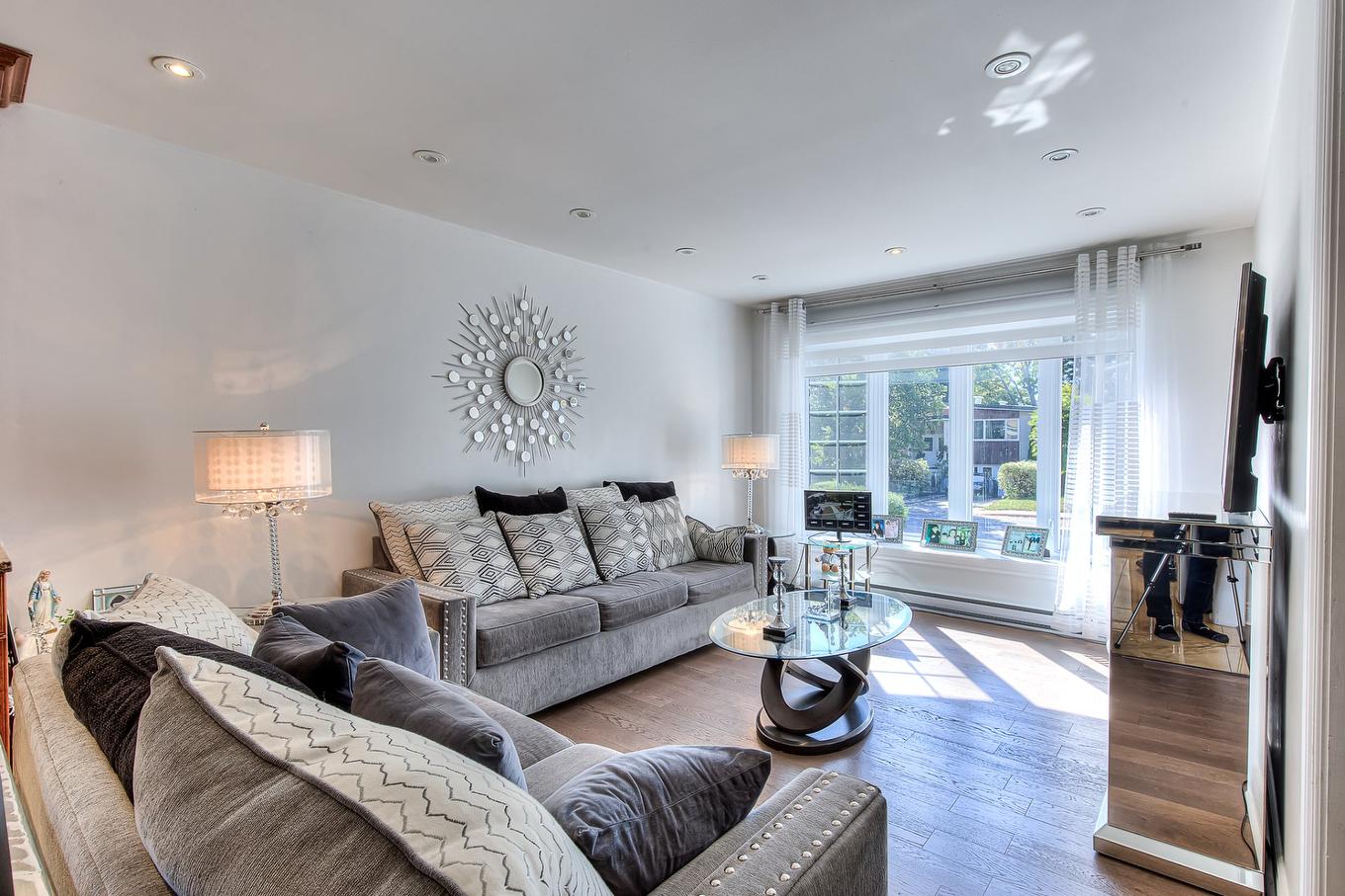 Salon - 551 Boul. Goineau, Laval (Pont-Viau), QC - Indoor Photo Showing Living Room