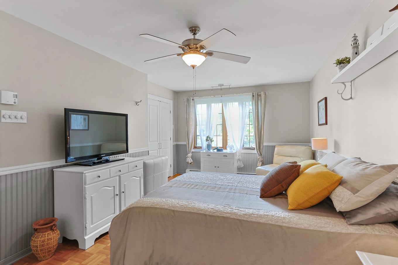 Primary bedroom - 288 Boul. Salaberry N., Châteauguay, QC - Indoor Photo Showing Bedroom