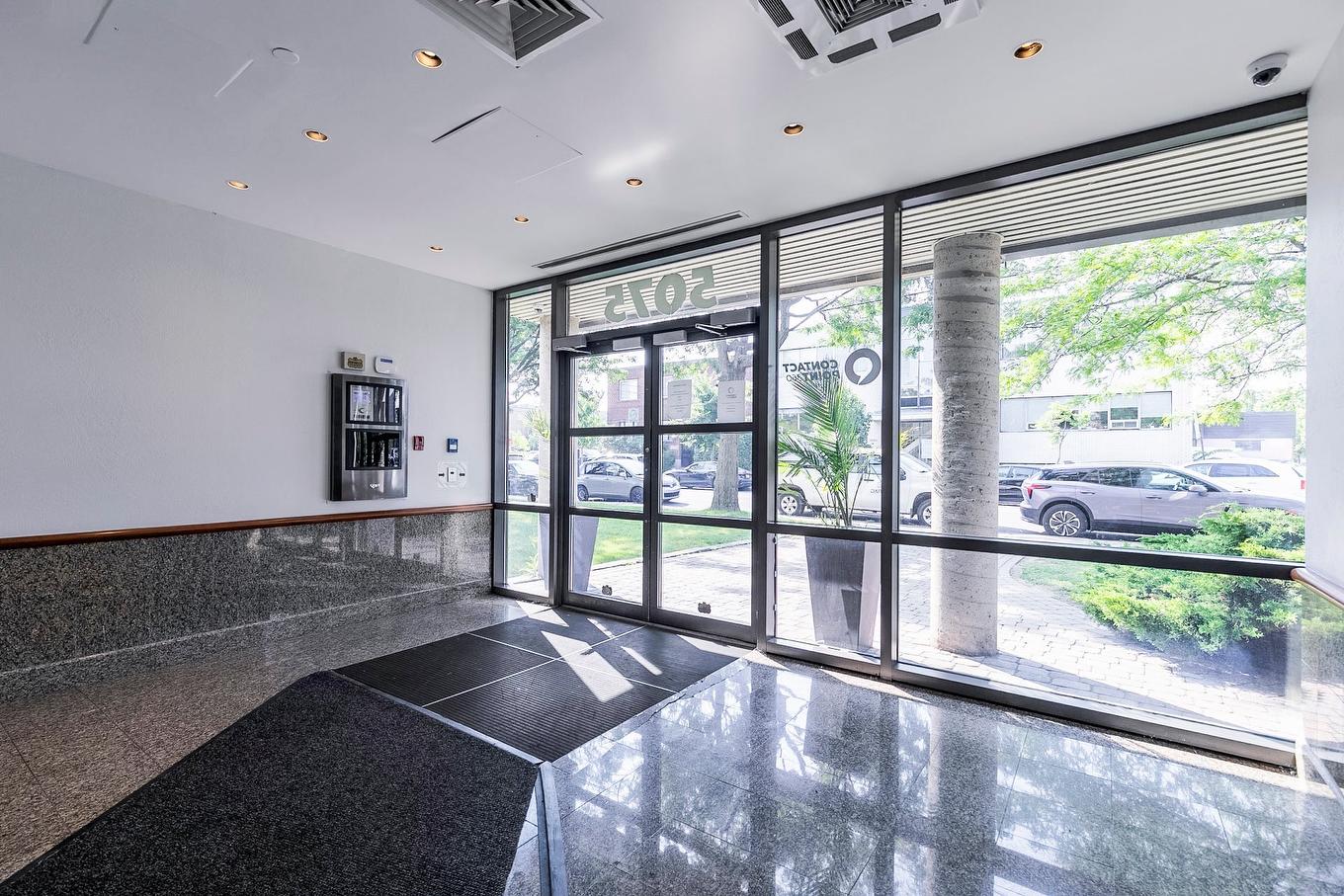 Exterior entrance - 5075 Rue De Sorel, Montréal (Côte-Des-Neiges/Notre-Dame-De-Grâce), QC - Indoor Photo Showing Other Room