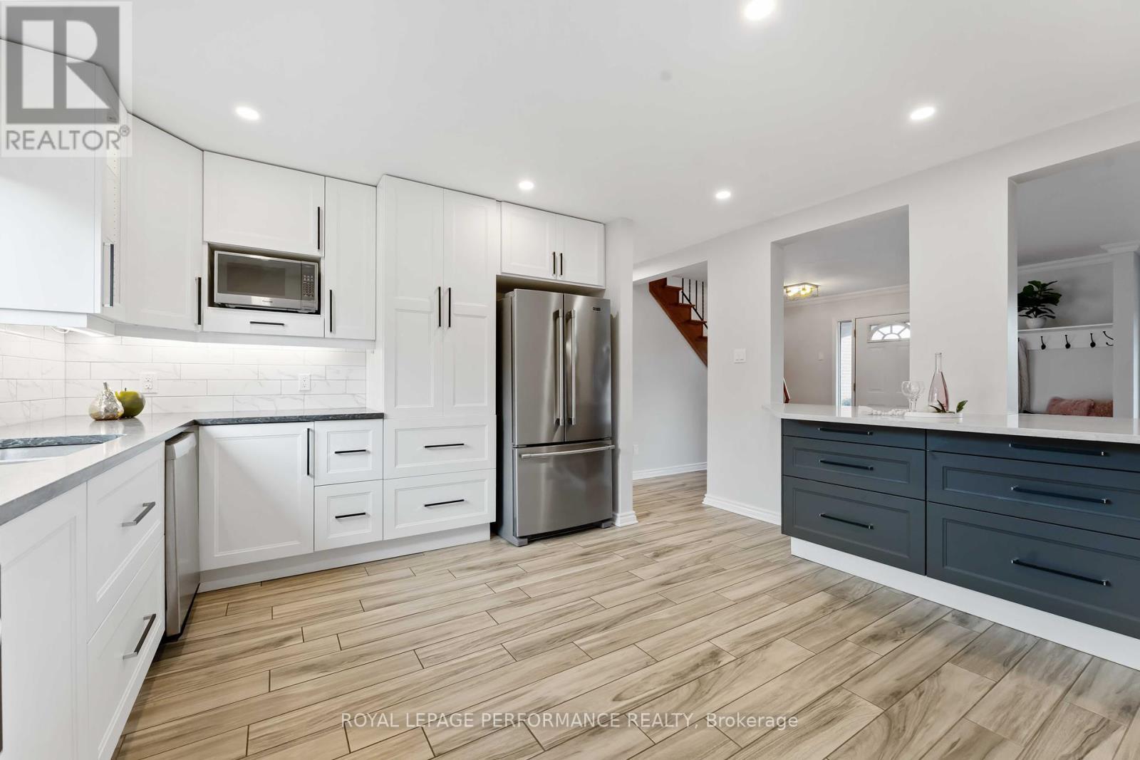 6345 Mattice Avenue N, Ottawa, ON - Indoor Photo Showing Kitchen With Upgraded Kitchen