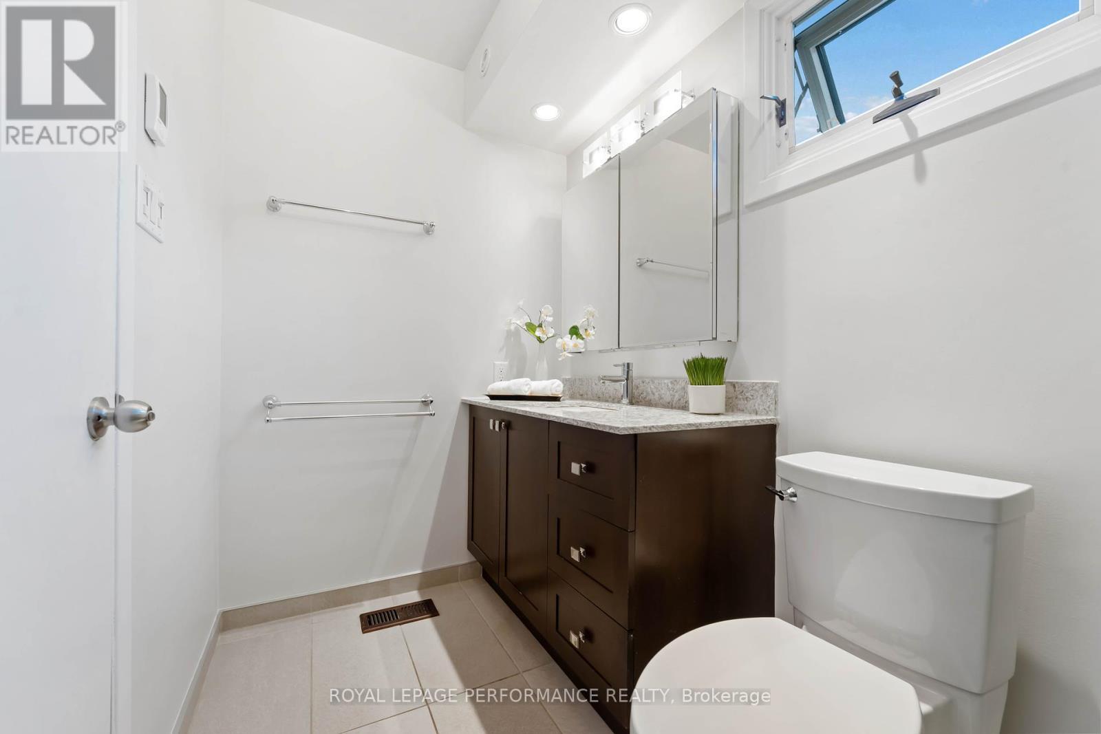 6345 Mattice Avenue N, Ottawa, ON - Indoor Photo Showing Bathroom