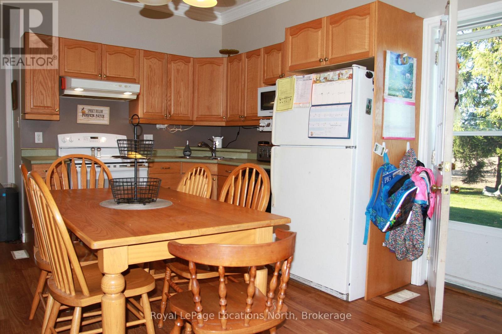 1539 6 Concession N, Clearview, ON - Indoor Photo Showing Kitchen