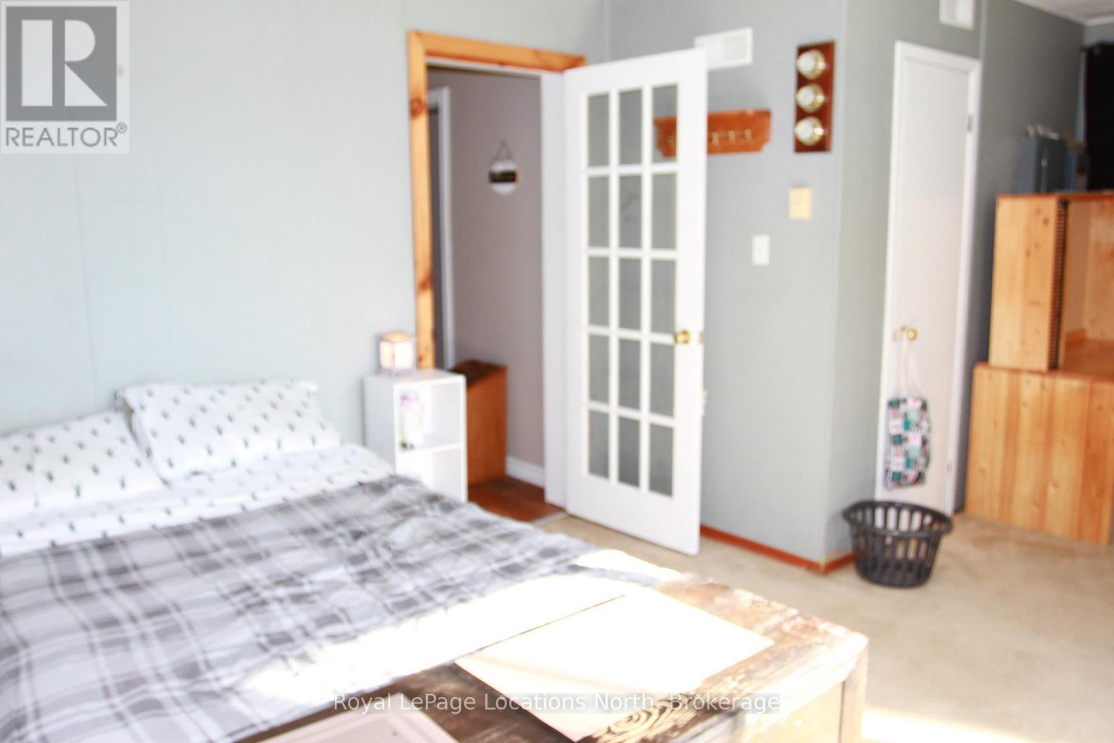 Main floor Primary Bedroom - 1539 6 Concession N, Clearview, ON - Indoor Photo Showing Bedroom