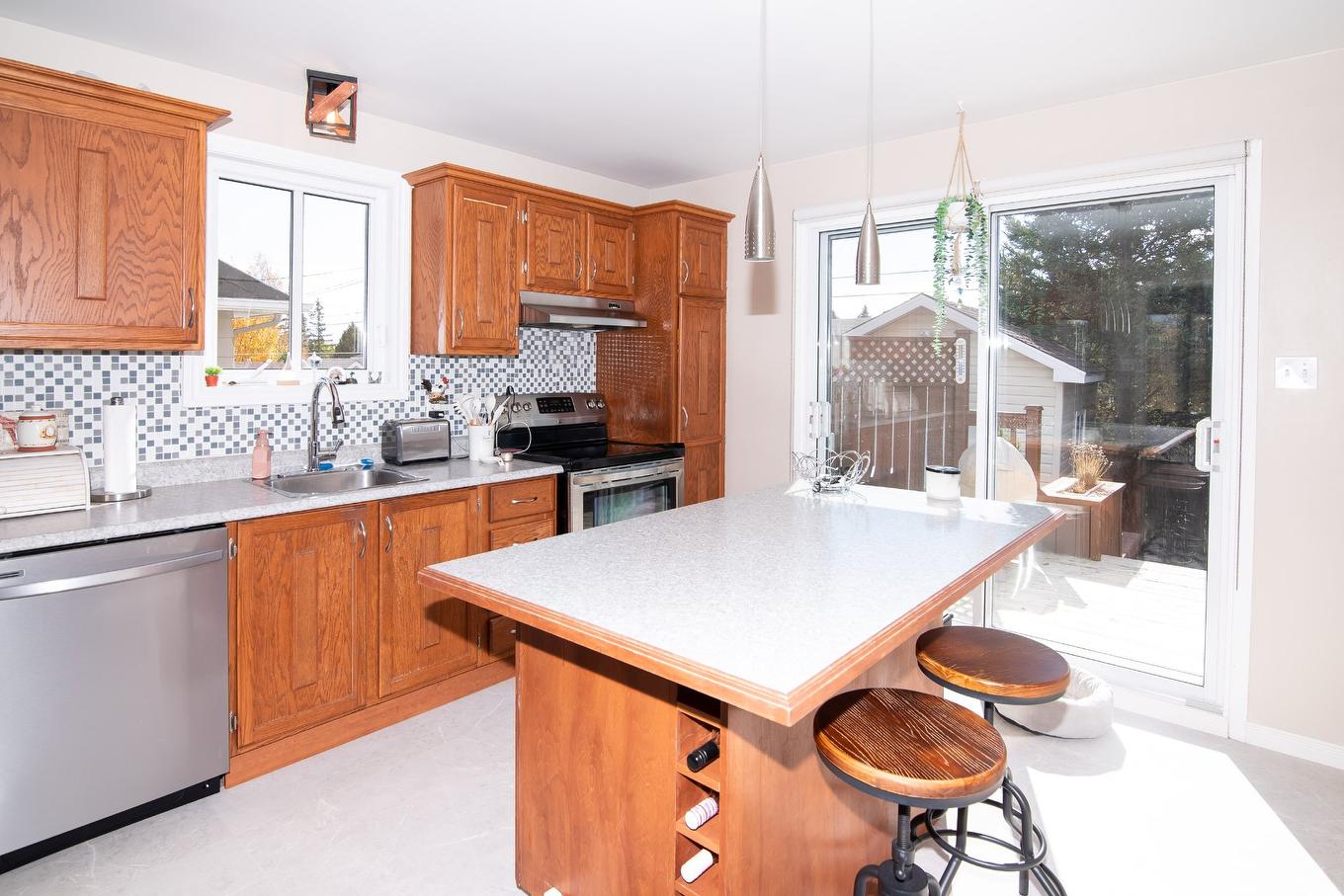 Cuisine - 20 Rue Charles-Eugène-Dubé, Rivière-Du-Loup, QC - Indoor Photo Showing Kitchen