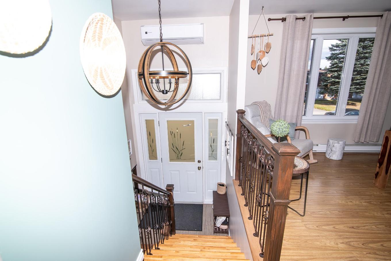 Hall d'entrée/Vestibule - 20 Rue Charles-Eugène-Dubé, Rivière-Du-Loup, QC - Indoor Photo Showing Other Room