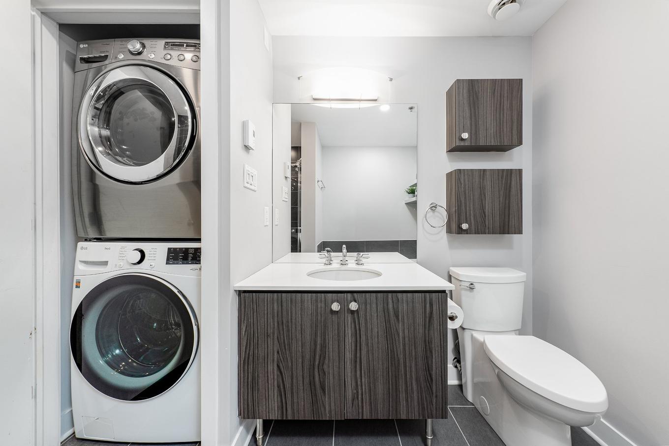 Bathroom - 408-4700 Boul. Henri-Bourassa O., Montréal (Saint-Laurent), QC - Indoor Photo Showing Laundry Room