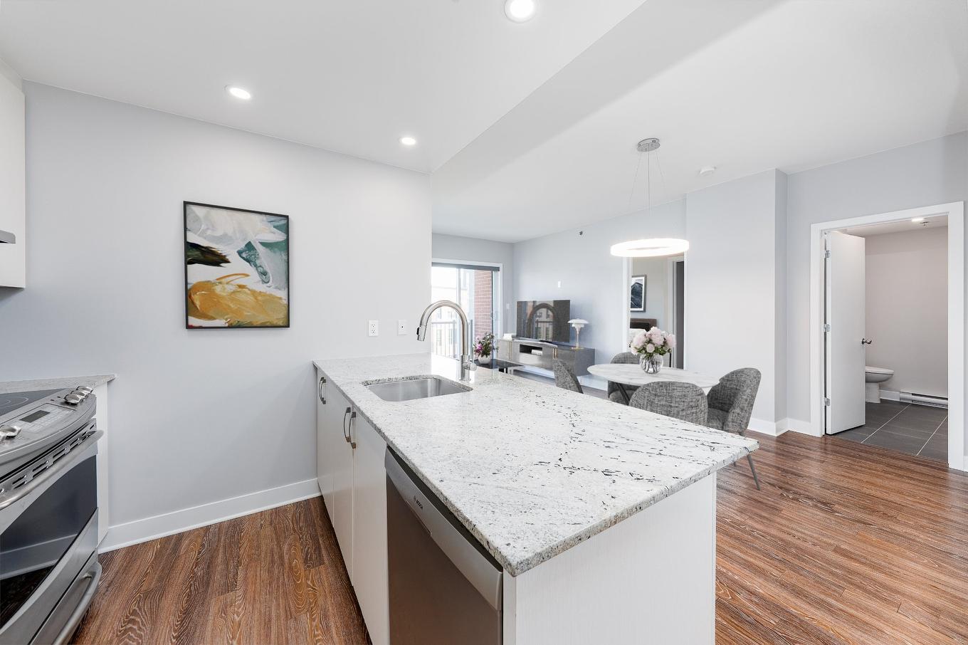 Kitchen - 408-4700 Boul. Henri-Bourassa O., Montréal (Saint-Laurent), QC - Indoor Photo Showing Kitchen With Upgraded Kitchen