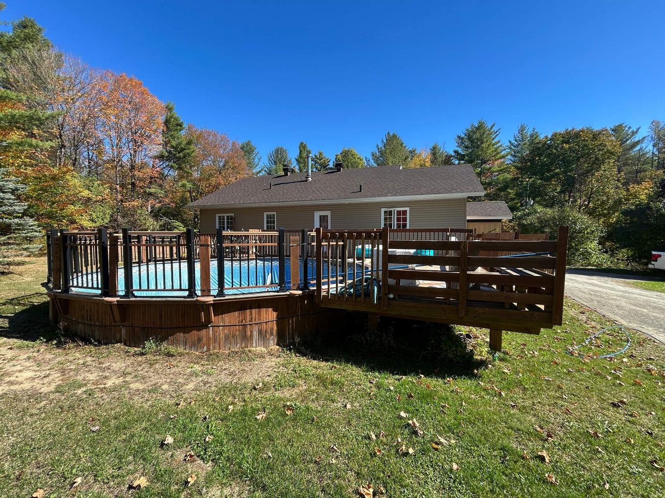 Face arrière - 520 Ch. De Dunany, Lachute, QC - Outdoor With Deck Patio Veranda