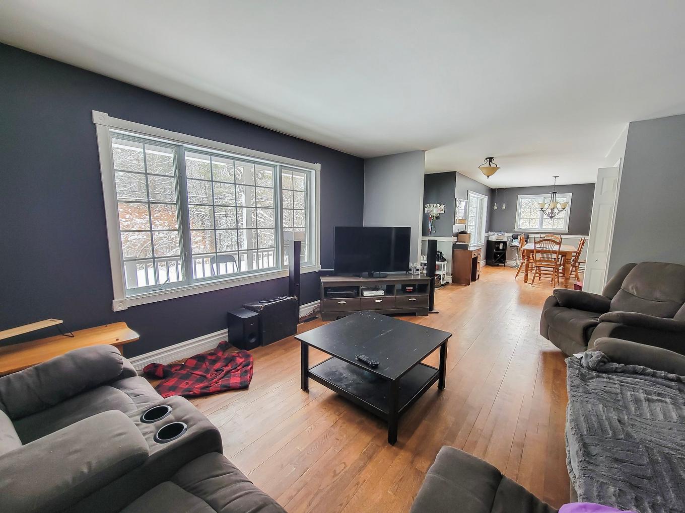 Salon - 520 Ch. De Dunany, Lachute, QC - Indoor Photo Showing Living Room