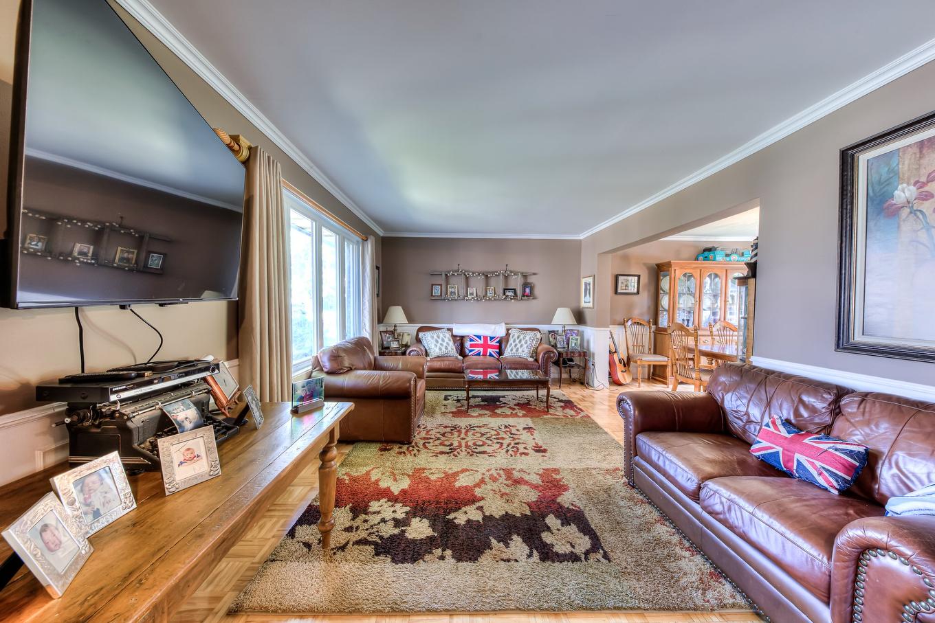 Living room - 20 Rue Réginald-Brown, Kirkland, QC - Indoor Photo Showing Living Room