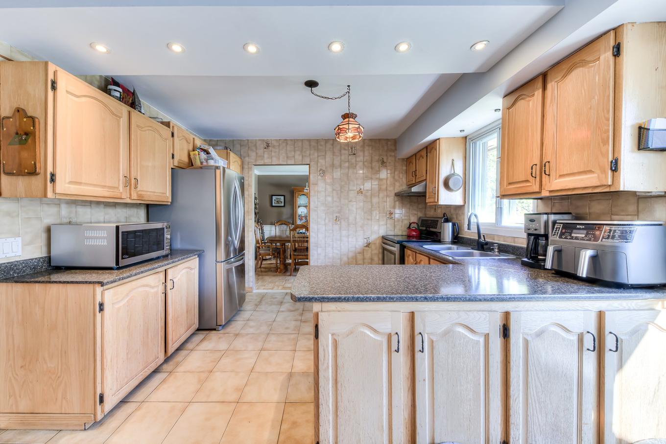 Kitchen - 20 Rue Réginald-Brown, Kirkland, QC - Indoor Photo Showing Kitchen With Double Sink