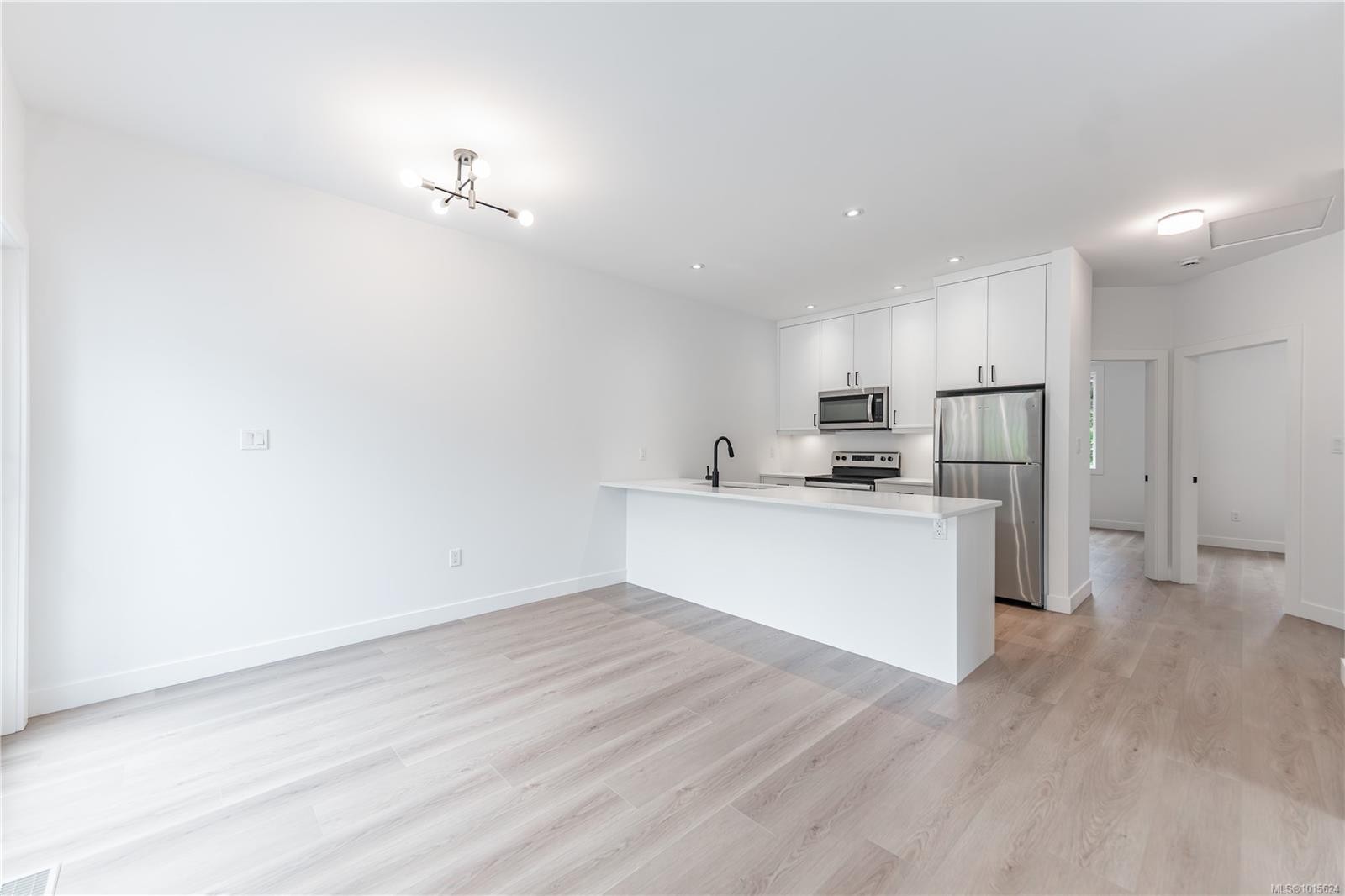 110 Plante Cres, Lake Cowichan, BC - Indoor Photo Showing Kitchen