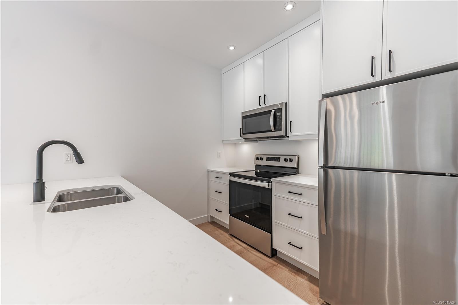110 Plante Cres, Lake Cowichan, BC - Indoor Photo Showing Kitchen With Stainless Steel Kitchen With Double Sink