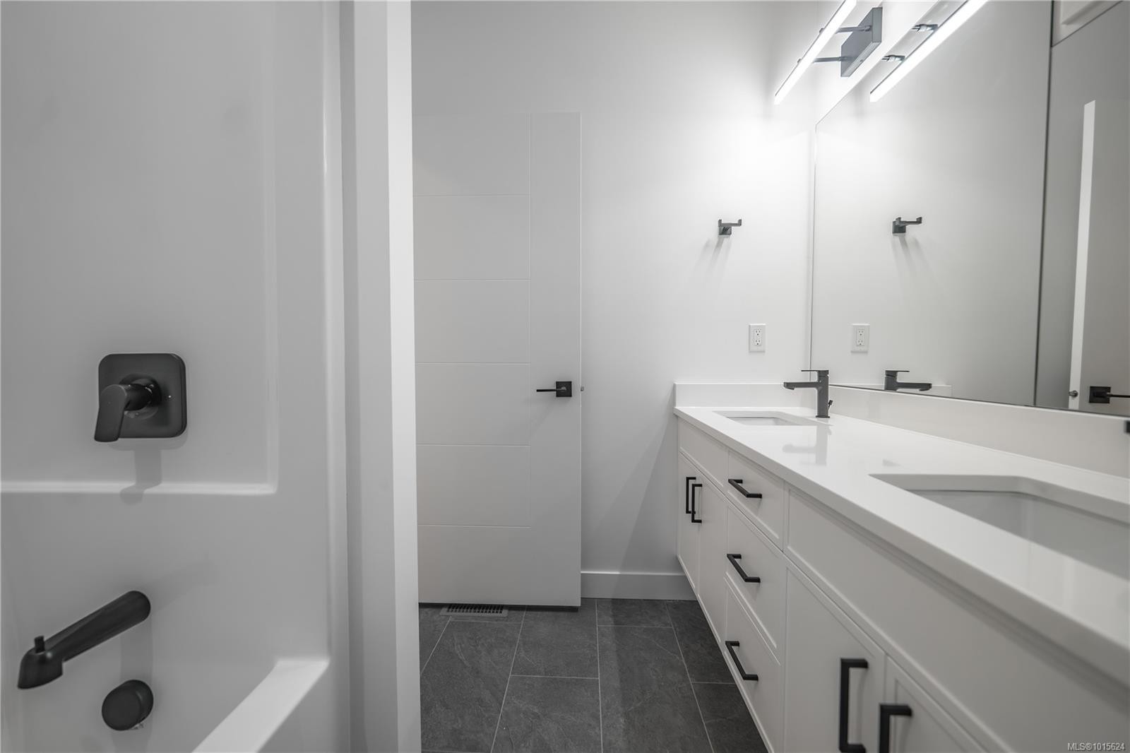 110 Plante Cres, Lake Cowichan, BC - Indoor Photo Showing Bathroom