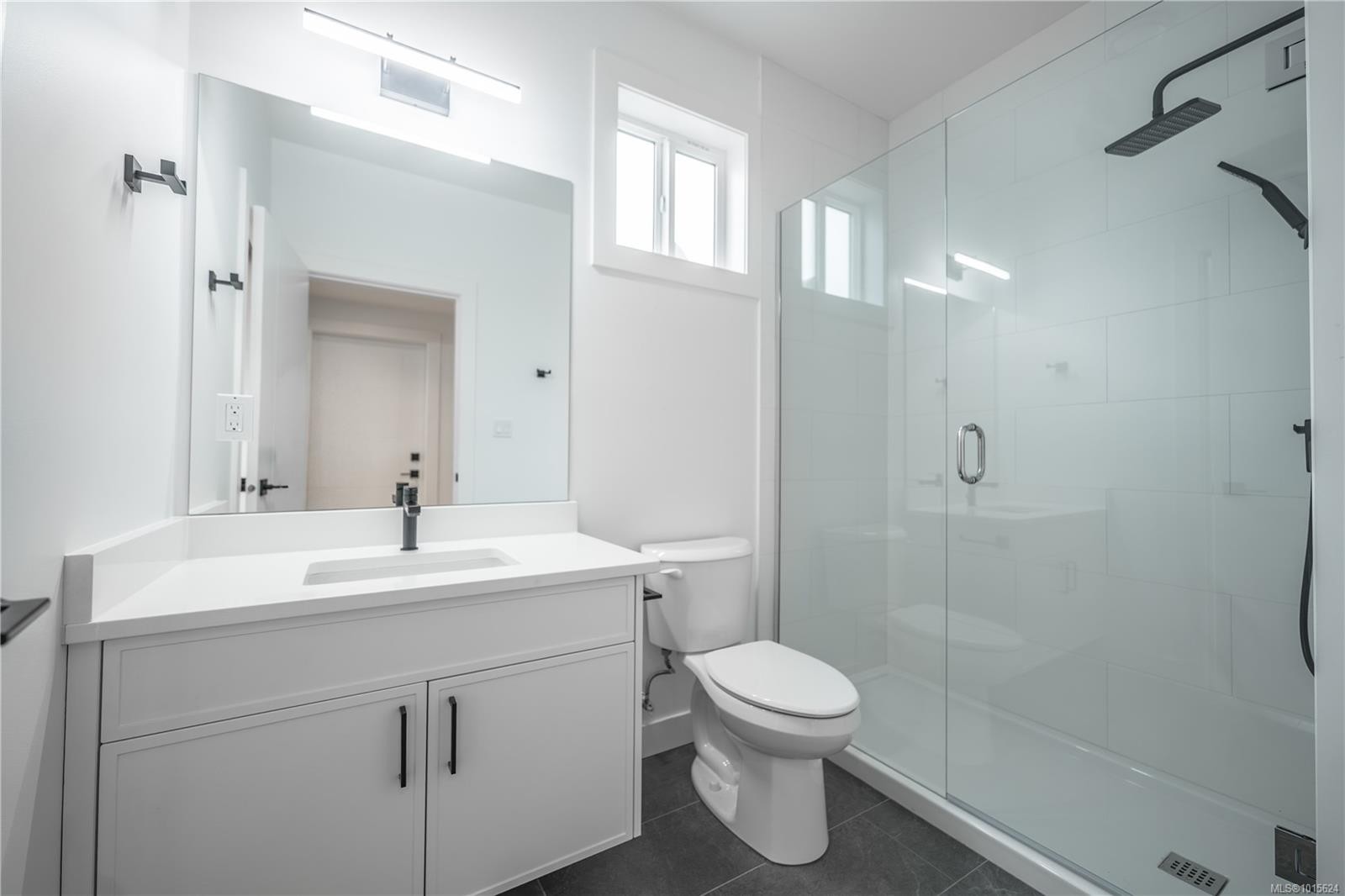 110 Plante Cres, Lake Cowichan, BC - Indoor Photo Showing Bathroom