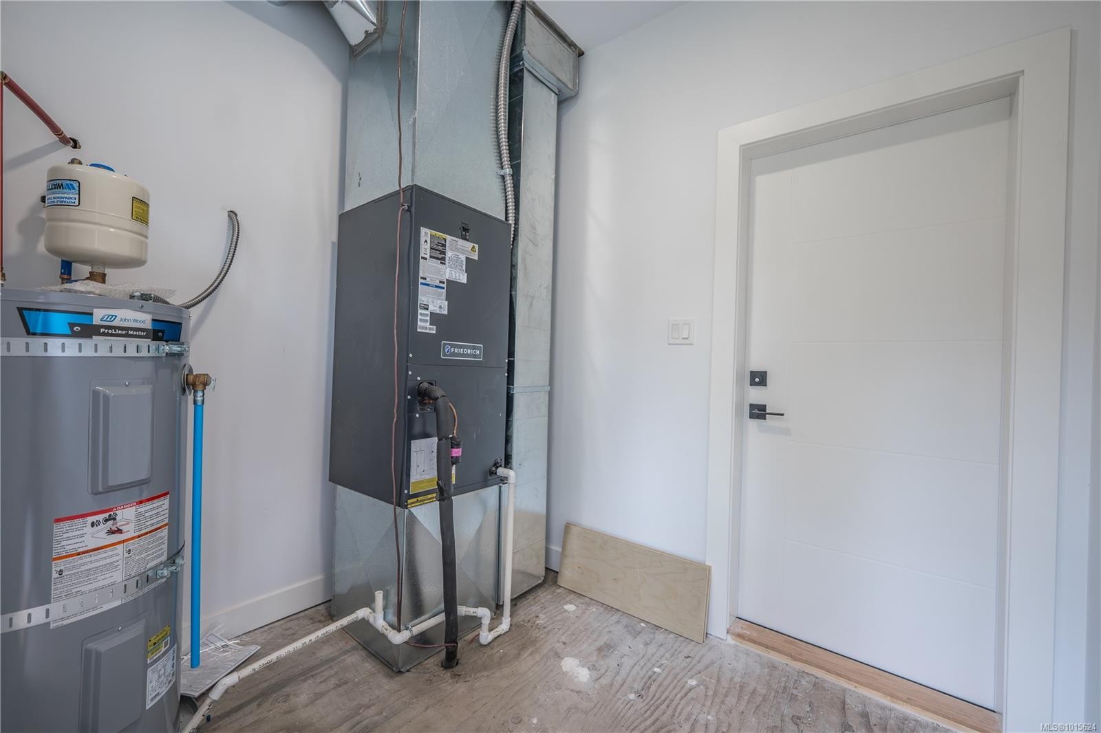 110 Plante Cres, Lake Cowichan, BC - Indoor Photo Showing Other Room