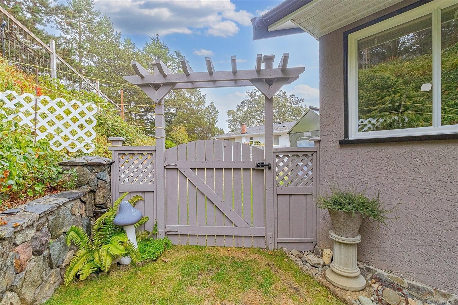 3572 Cedar Hill Rd, Saanich, BC