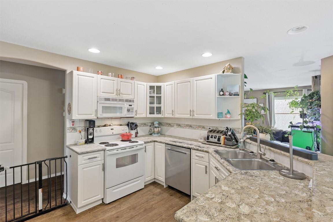 360 Juniper Street, Chase, BC - Indoor Photo Showing Kitchen With Double Sink