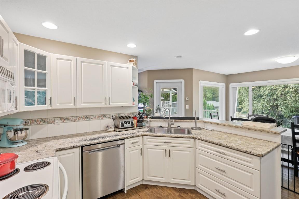 360 Juniper Street, Chase, BC - Indoor Photo Showing Kitchen With Double Sink