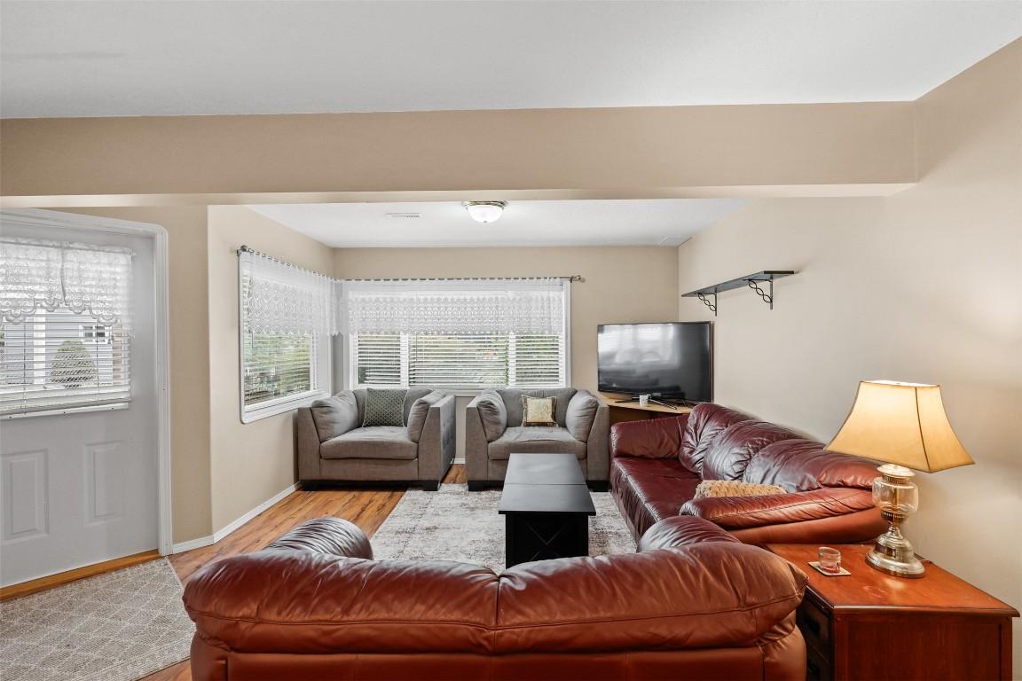 360 Juniper Street, Chase, BC - Indoor Photo Showing Living Room