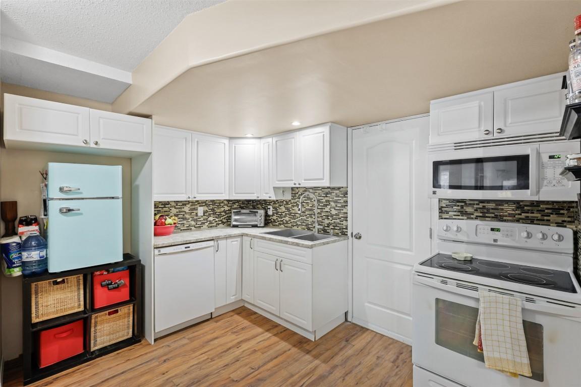 360 Juniper Street, Chase, BC - Indoor Photo Showing Kitchen With Double Sink