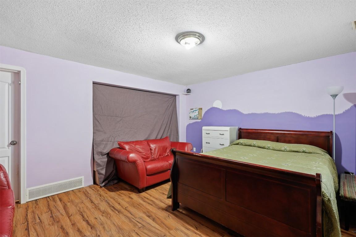 360 Juniper Street, Chase, BC - Indoor Photo Showing Bedroom