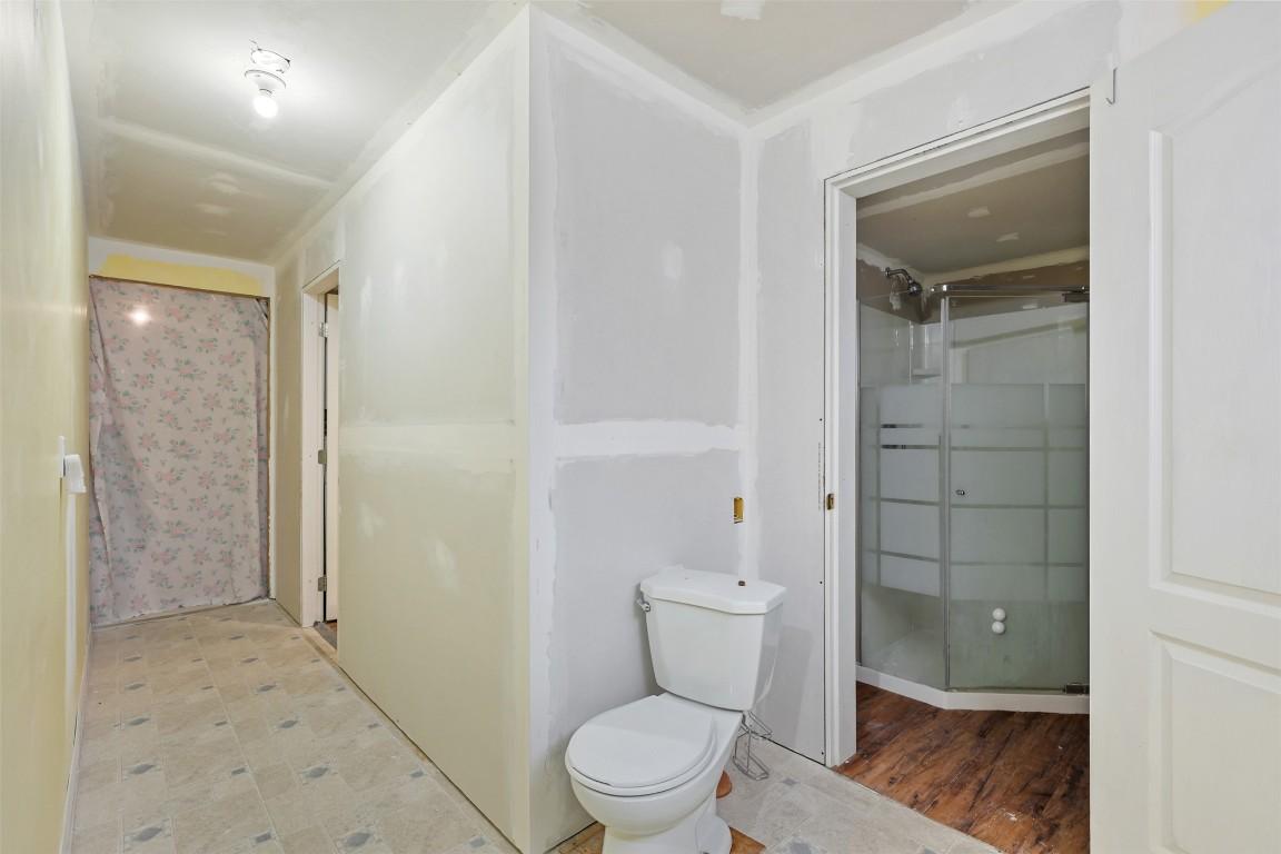 360 Juniper Street, Chase, BC - Indoor Photo Showing Bathroom