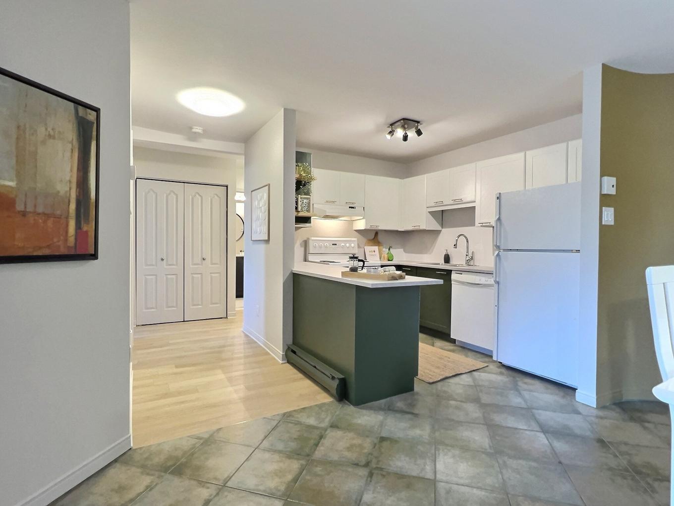 Cuisine - 109-100 Boul. J.-S.-Archambault, Terrebonne (Terrebonne), QC - Indoor Photo Showing Kitchen